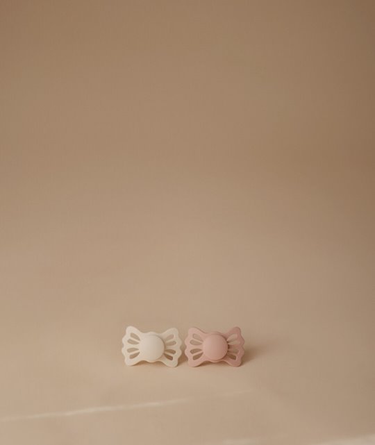 FRIGG Lucky Smoczek symetryczny 2-pak silikon 6-18m Cream / Blush