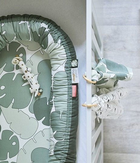 Done By Deer Tiny Tropics Gniazdko