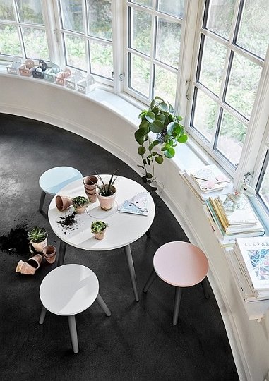 Done by Deer Stołek Okrągły Blue