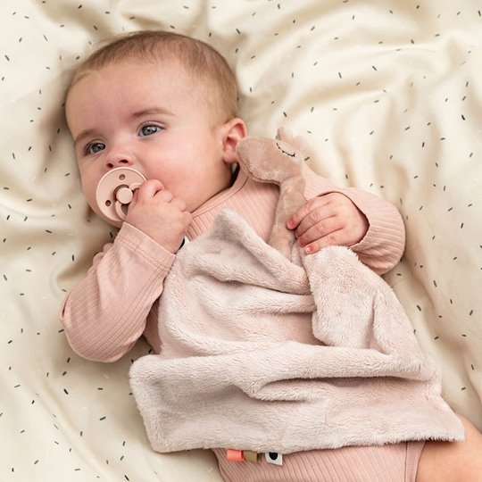 Done by Deer Kocyk Przytulanka dla Niemowlaka Żyrafa Raffi Powder