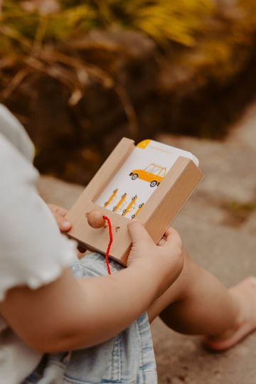 WiemTo Drewniane Pudełko do Kart z Otworami