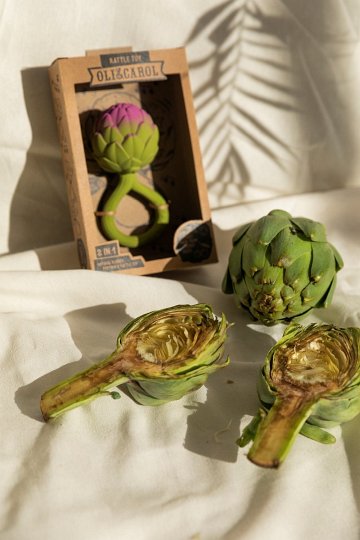 Oli & Carol Gryzak Grzechotka Karczoch