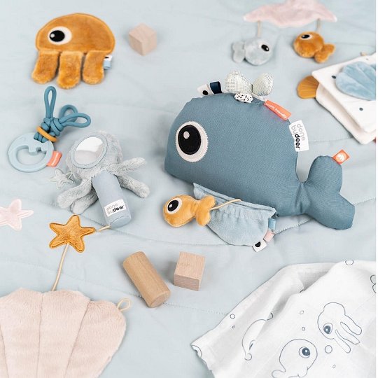 Done by Deer Grzechotka Piszczek z Lusterkiem Jelly Blue