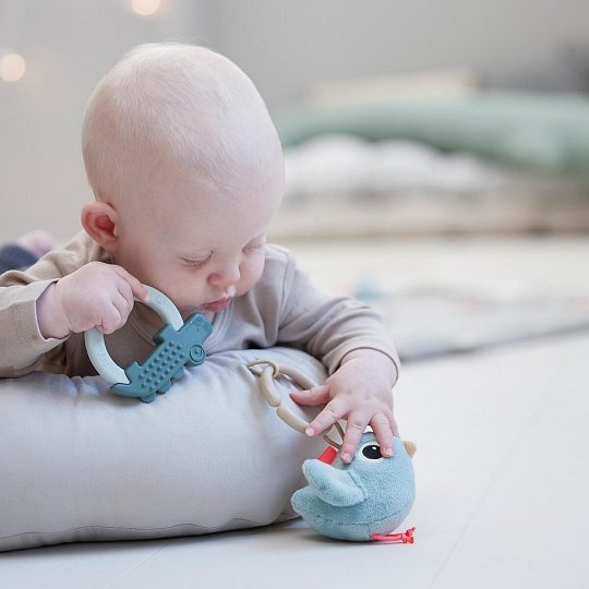 Done by Deer Leżaczek dla Dziecka Gniazdko z Pałąkiem  Sand