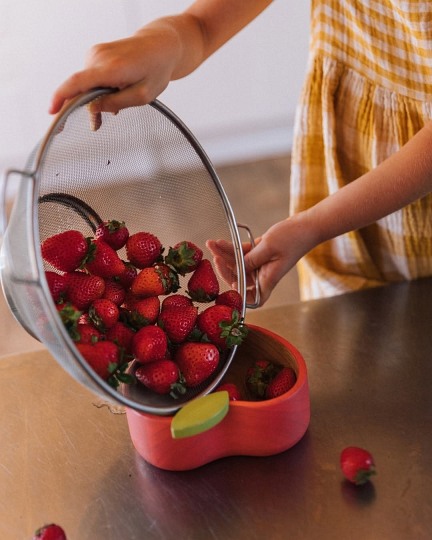 Oli & Carol Drewniana Miseczka dla Dziecka Jabłko