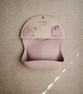 Mushie Śliniak Silikonowy Blush