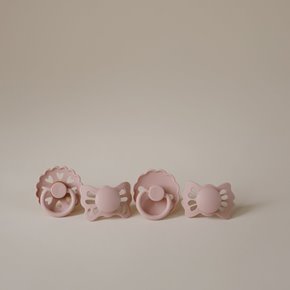 FRIGG Zestaw startowy: 4 smoczki uspokajające Floral Heart - Blus