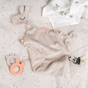 Done by Deer Kocyk Przytulanka Lalee Sand