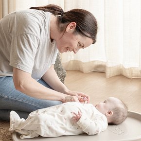 Shnuggle Mata do Przewijania z Pianki Squishy Taupe