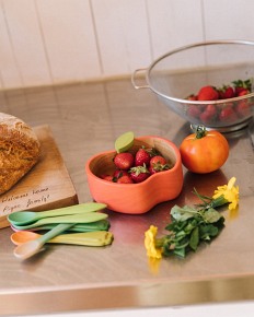 Oli & Carol Drewniana Miseczka dla Dziecka Jabłko