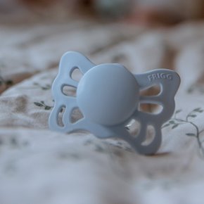 FRIGG Butterfly Smoczek anatomiczny 2-pak silikon 0-6m Sage / Pow