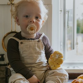 FRIGG Daisy Smoczek uspokajający 2-pak silikon 6-18m Chamomile /