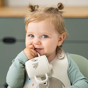 Done by Deer Kubek Silikonowy z Ustnikiem 2w1 Cele