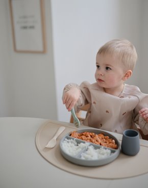 Mushie Silikonowy Talerzyk Dzielony dla Dziecka Powder Blue