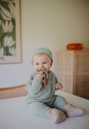Mushie Gryzak Silikonowy Bransoletka z Zawieszkami Dino