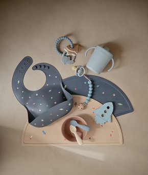 Mushie Gryzak Silikonowy Bransoletka z Zawieszkami Space